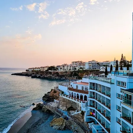 Hotel Luxurious House With Rooftop Terrace And Pool 3*
