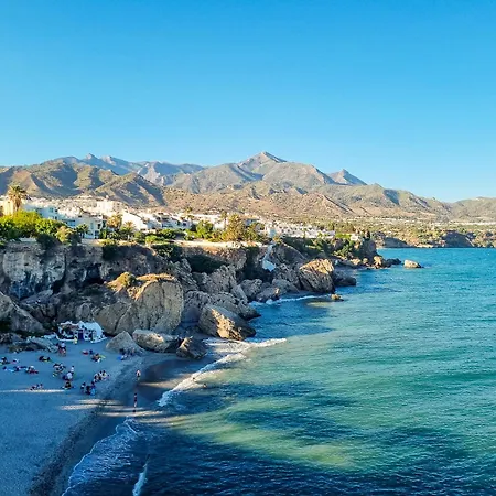Luxurious House With Rooftop Terrace And Pool Nerja