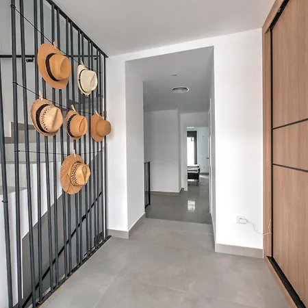 Luxurious House With Rooftop Terrace And Pool Nerja