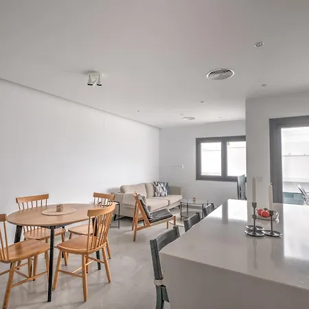 Hotel Luxurious House With Rooftop Terrace And Pool 3*