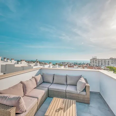 Luxurious House With Rooftop Terrace And Pool