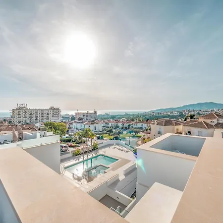 Luxurious House With Rooftop Terrace And Pool