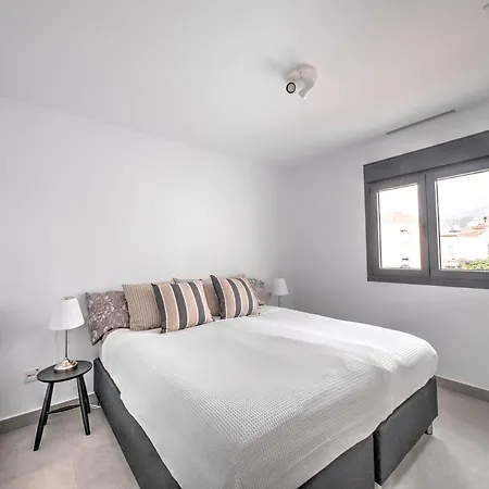 Hotell Luxurious House With Rooftop Terrace And Pool