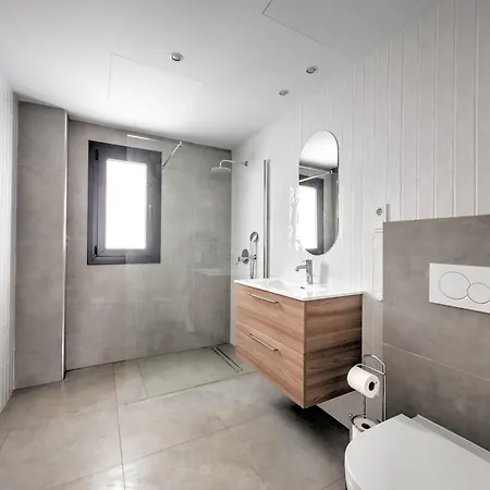 Luxurious House With Rooftop Terrace And Pool Nerja