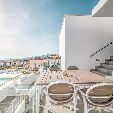 Hotell Luxurious House With Rooftop Terrace And Pool 3*